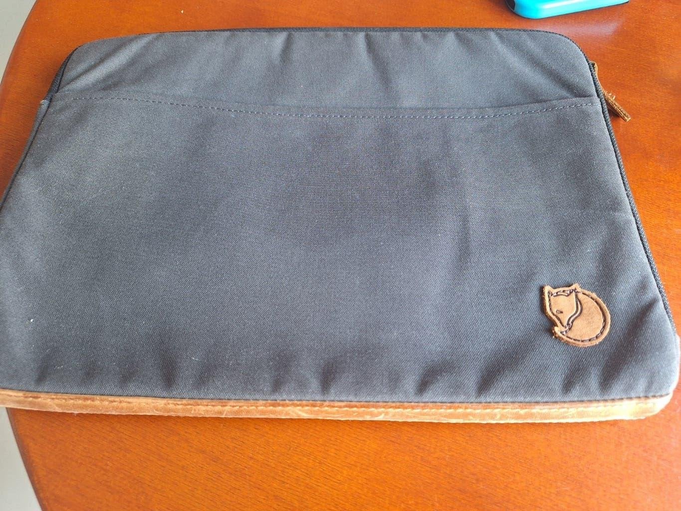 Fjällräven laptophoes sleeve groen G-1000, Computers en Software, Ophalen of Verzenden, Gebruikt
