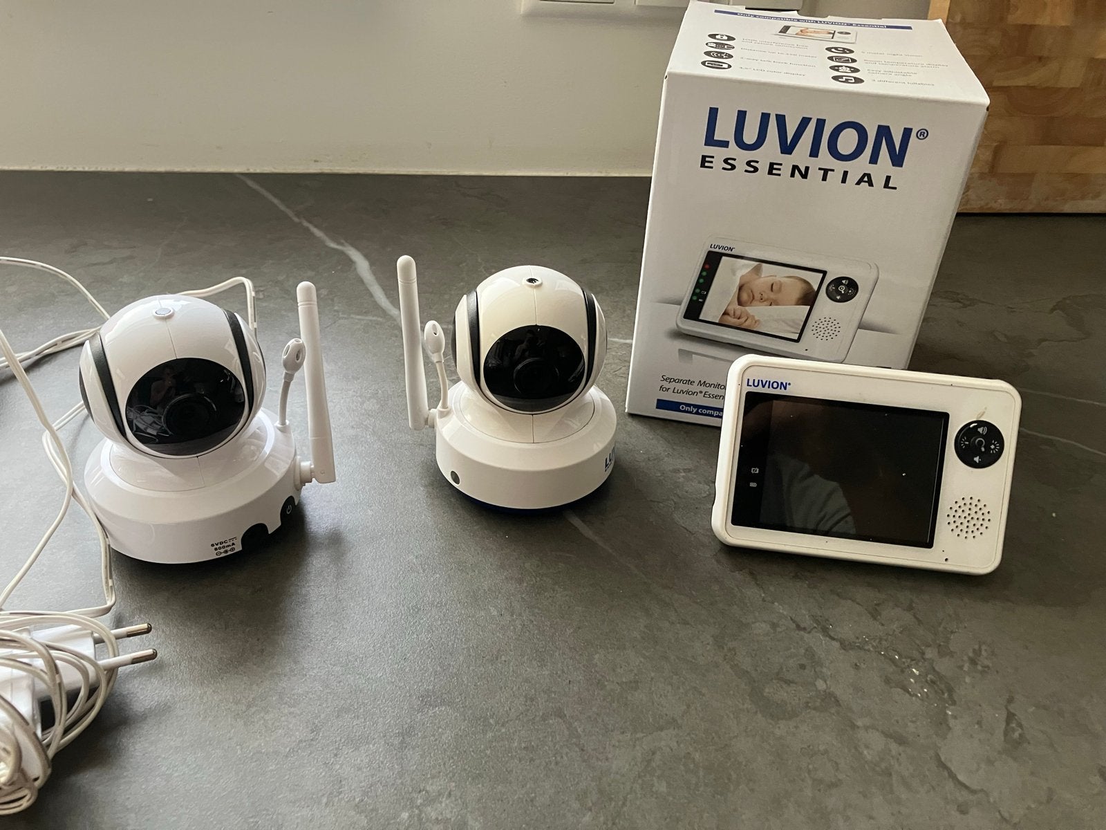 Luvion Essential Babyfoon met 2 camera's en defecte monitor, Ophalen of Verzenden, Gebruikt, 100 tot 250 meter, Camera