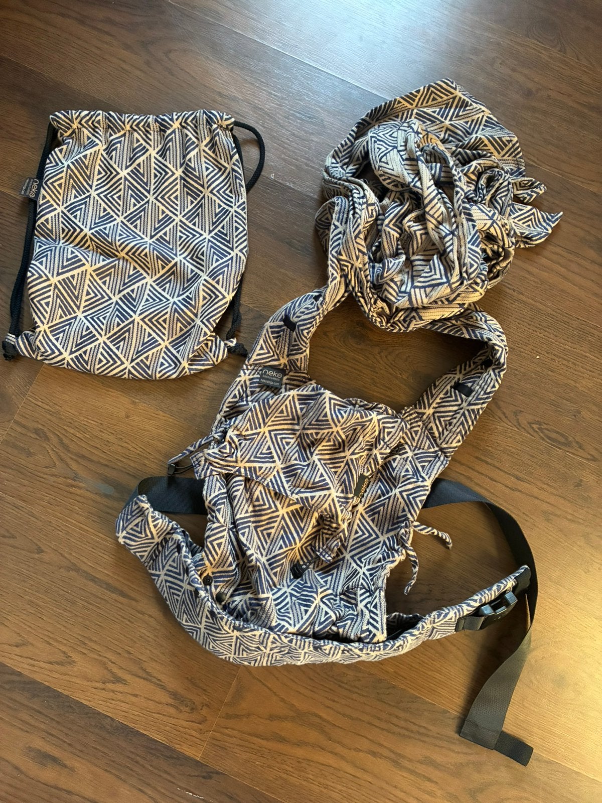 Neko half buckle baby size - zo goed als nieuw, Kinderen en Baby's, Babydragers en Draagdoeken, Overige merken, Buik of Rug, Ophalen of Verzenden