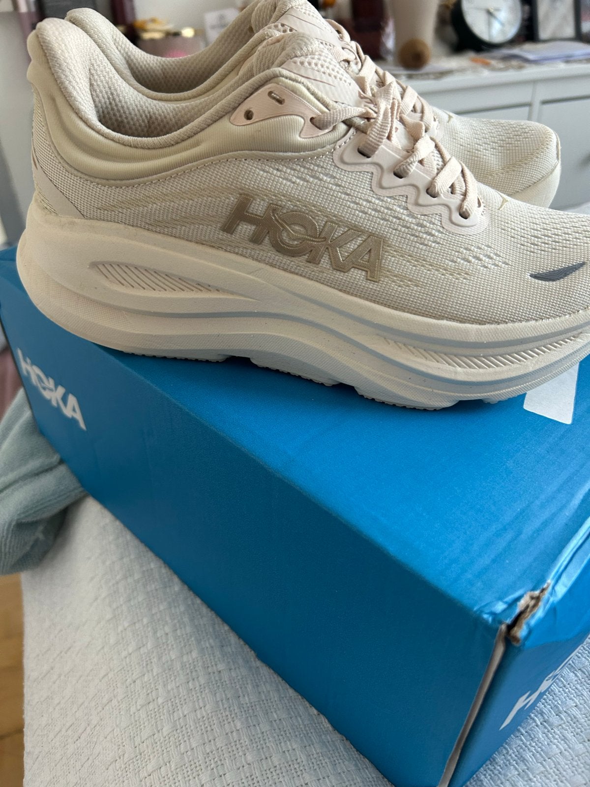 HOKA Bondi 9 hardloopschoenen - maat 39, Kleding | Dames, Schoenen, Ophalen of Verzenden, Zo goed als nieuw, Beige, Sportschoenen
