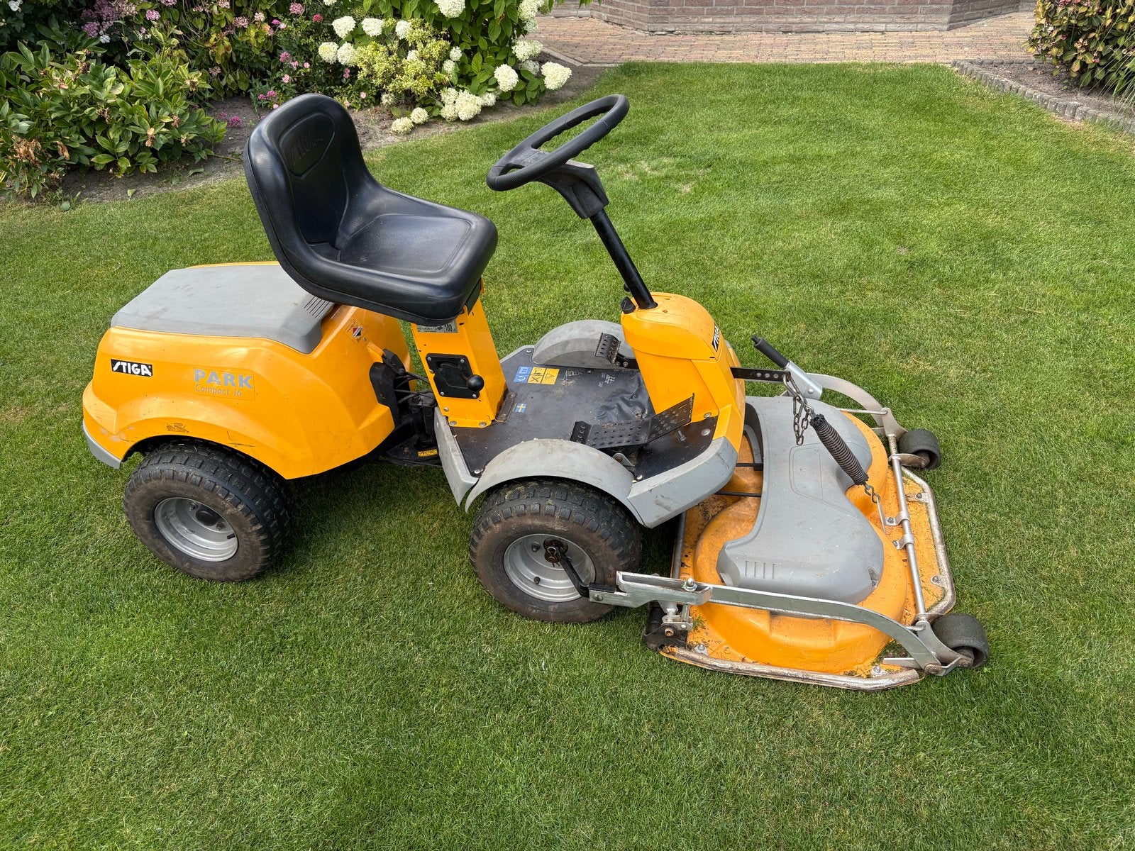 Stiga Park Comfort 16 - zitmaaier met gereviseerde motor, Tuin en Terras, Grasmaaiers, Ophalen, Cirkelmaaier, Zo goed als nieuw