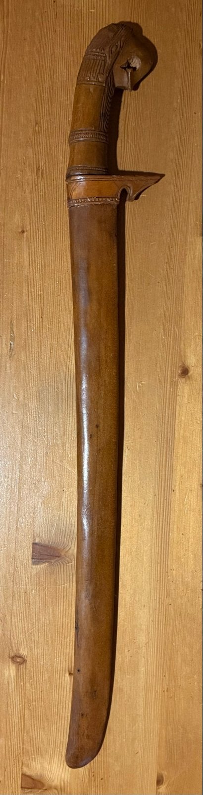 Oude Indonesische Klewang met bewerkt houten handvat, Ophalen of Verzenden