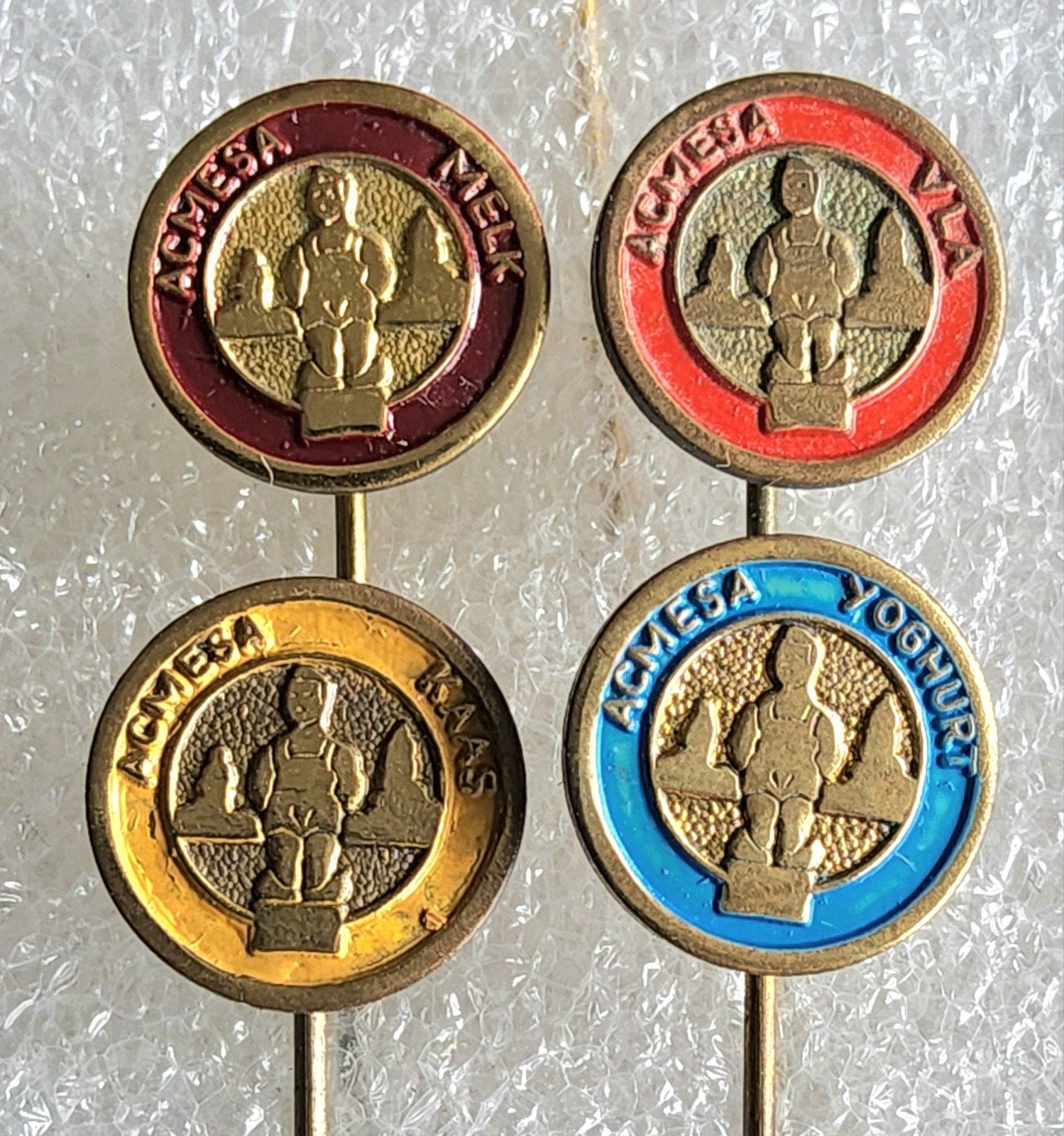 4 Vintage Acmesa Speldjes: Melk, Vla, Kaas, Yoghurt, Verzamelen, Ophalen of Verzenden, Gebruikt, Overige onderwerpen, Speldje of Pin