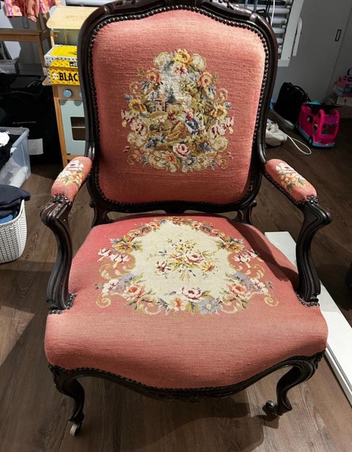 Antieke fauteuil, Ophalen