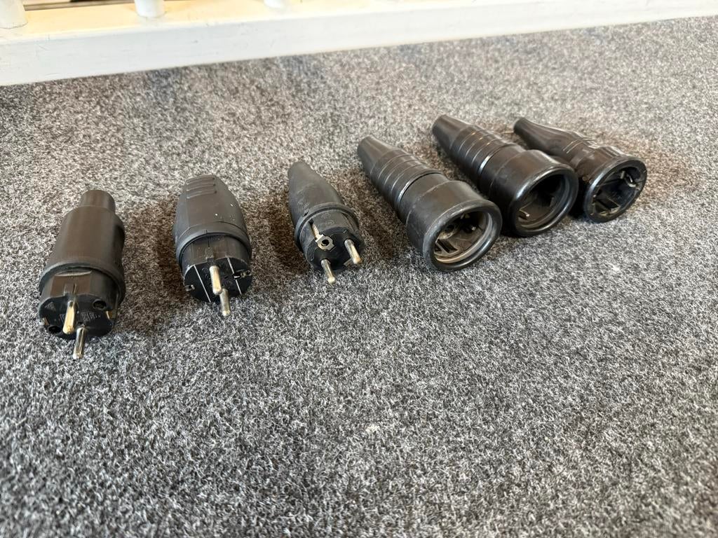 Set van 6 gebruikte stekkers schuko male en female, Ophalen of Verzenden, Gebruikt, Apparatuur