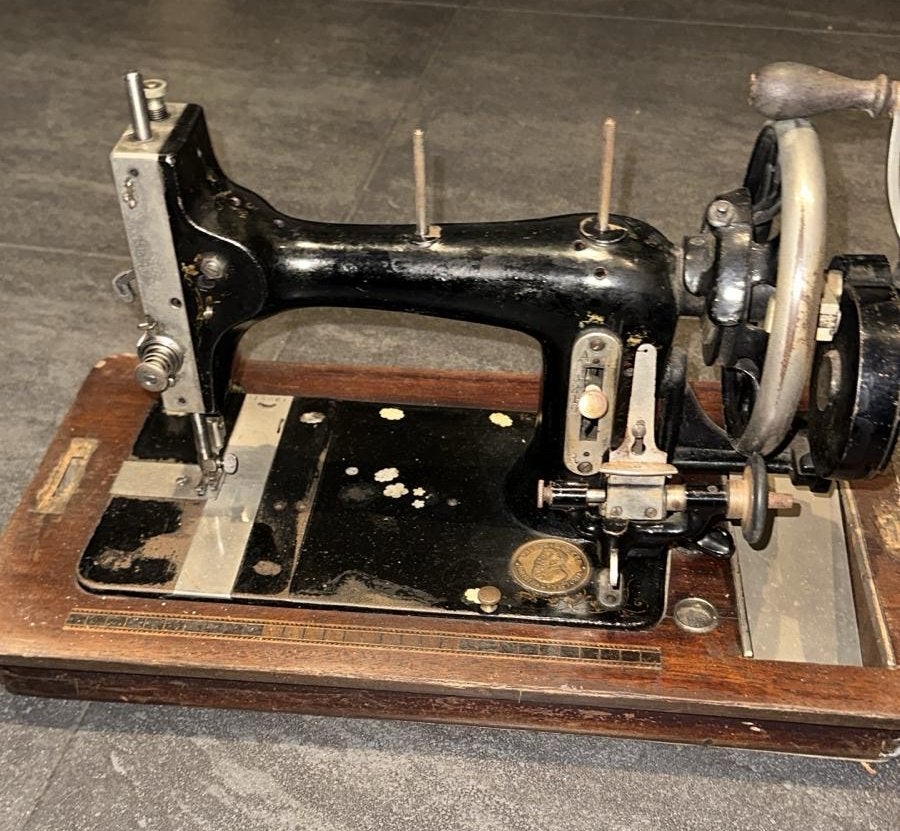 2 Antieke Naaimachine met Houten Koffer, Ophalen of Verzenden