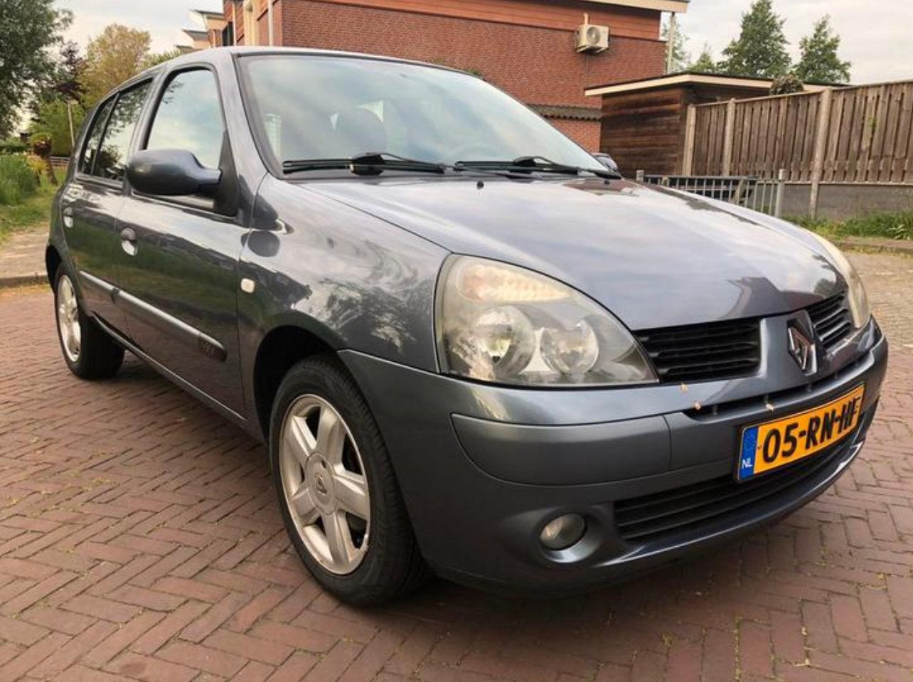 Renault Clio 1.2 E3 2005 Blauw, Auto's, Voorwielaandrijving, 74 pk, 31 €/maand, 4 cilinders