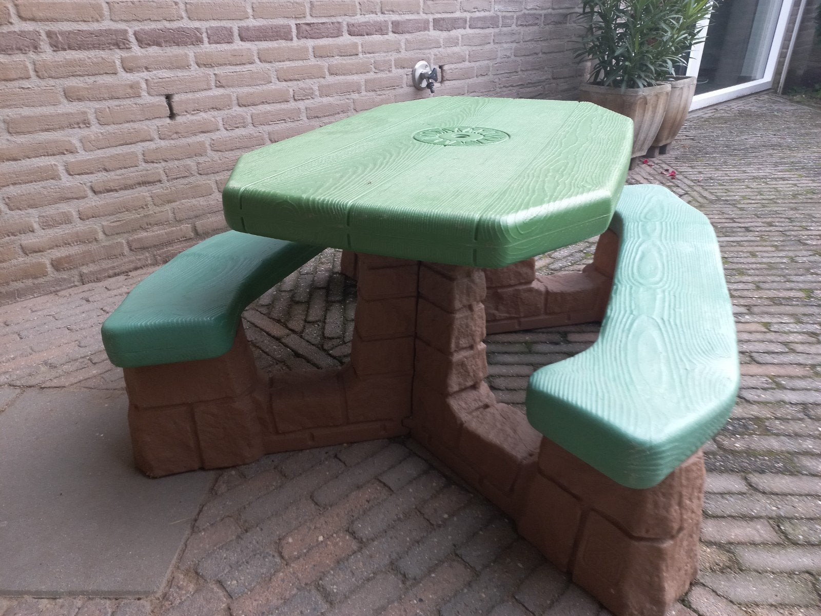 kleuterspeeltafel, Ophalen