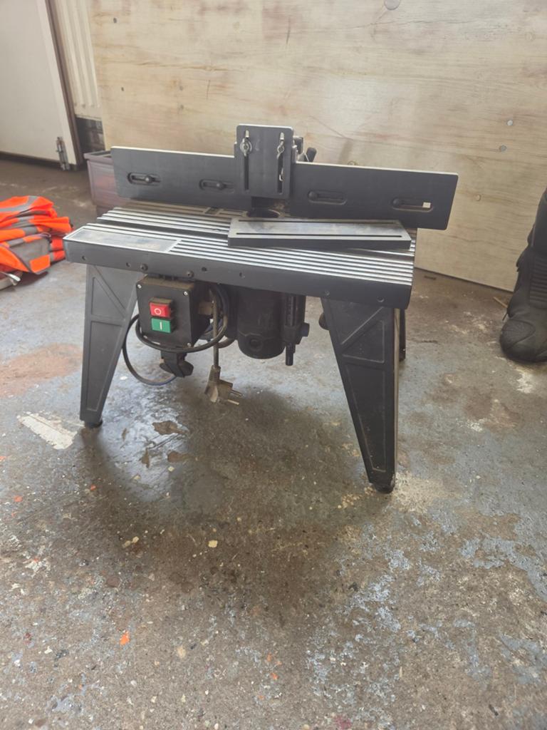 Tafelfrees met freesmachine, Gebruikt, Onbekend, Ophalen of Verzenden, Bovenfrees
