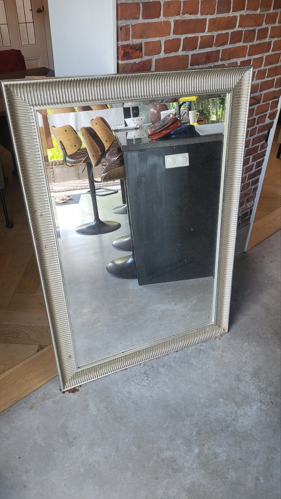 Grote spiegel met zilverkleurige lijst - 130 x 90 cm, Huis en Inrichting, Ophalen, Gebruikt, 100 tot 150 cm, 75 tot 100 cm
