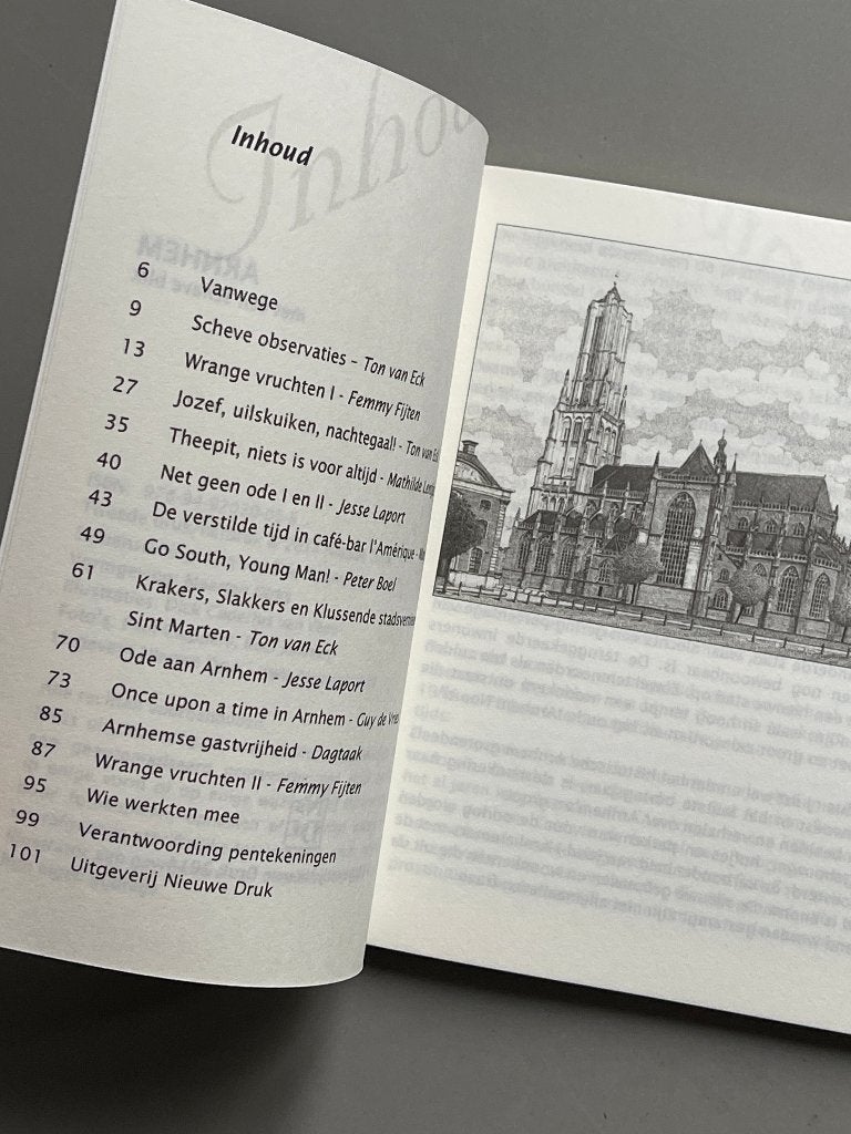 Arnhem met een scheve blik  (Nieuw), Boeken, Geschiedenis | Stad en Regio, Ophalen of Verzenden, Nieuw