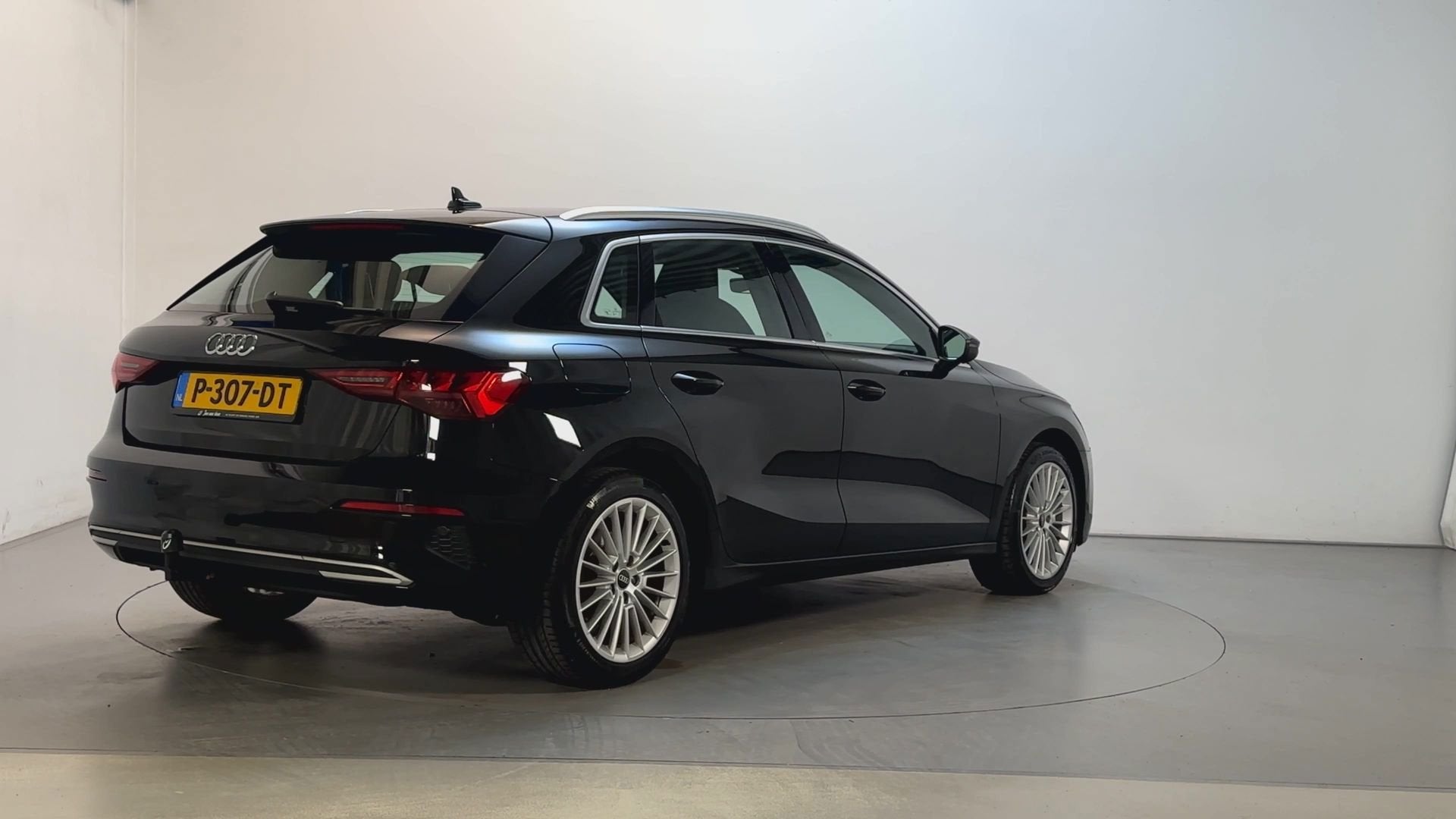 Audi A3 Sportback Sportback 35 TFSI Advanced edition Stoelve, Auto's, Dealer onderhouden, Stof, 4 cilinders, Zwart