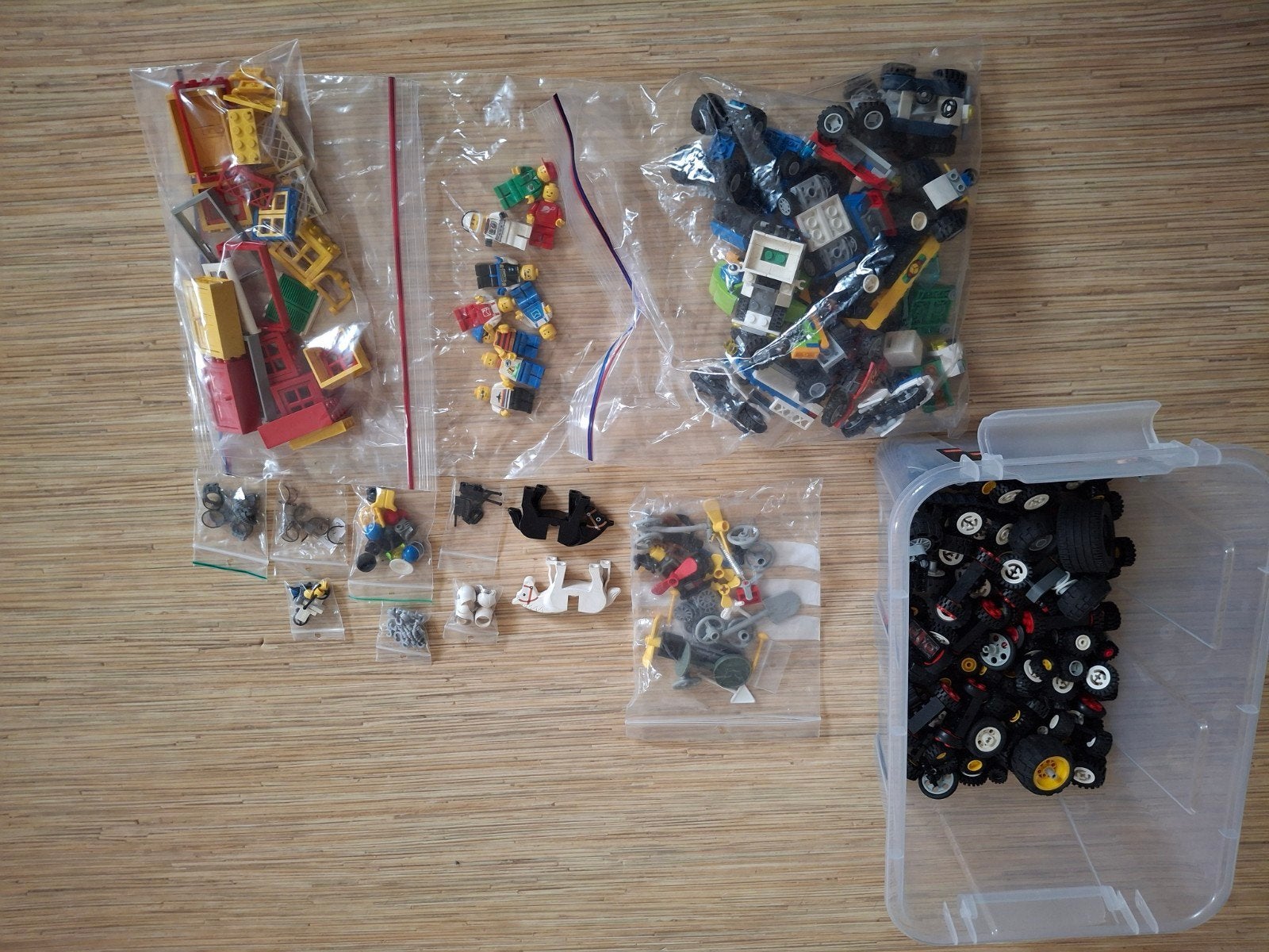 Lego partij incl bak veel accessoires n auto's etc, Ophalen of Verzenden, Zo goed als nieuw, Accessoire, Lego