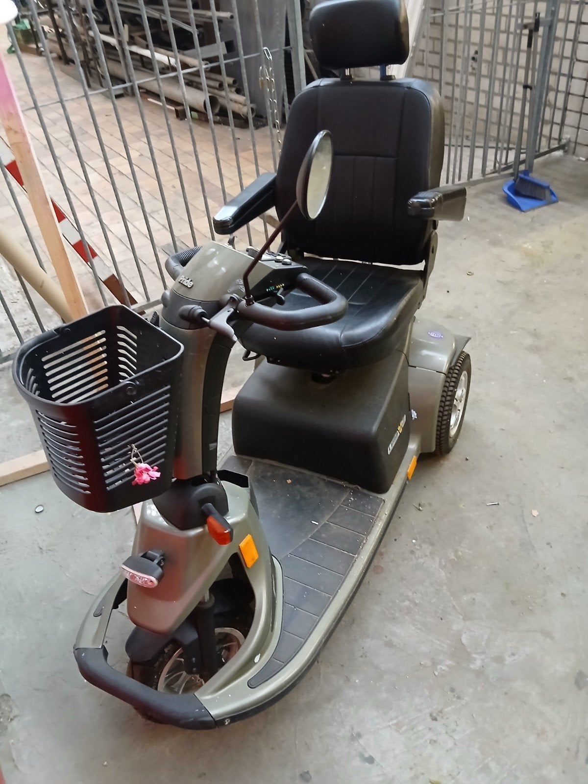 mooie scootmobiel, Ophalen, 16 t/m 25 km, Pride, 11 t/m 15 km/u