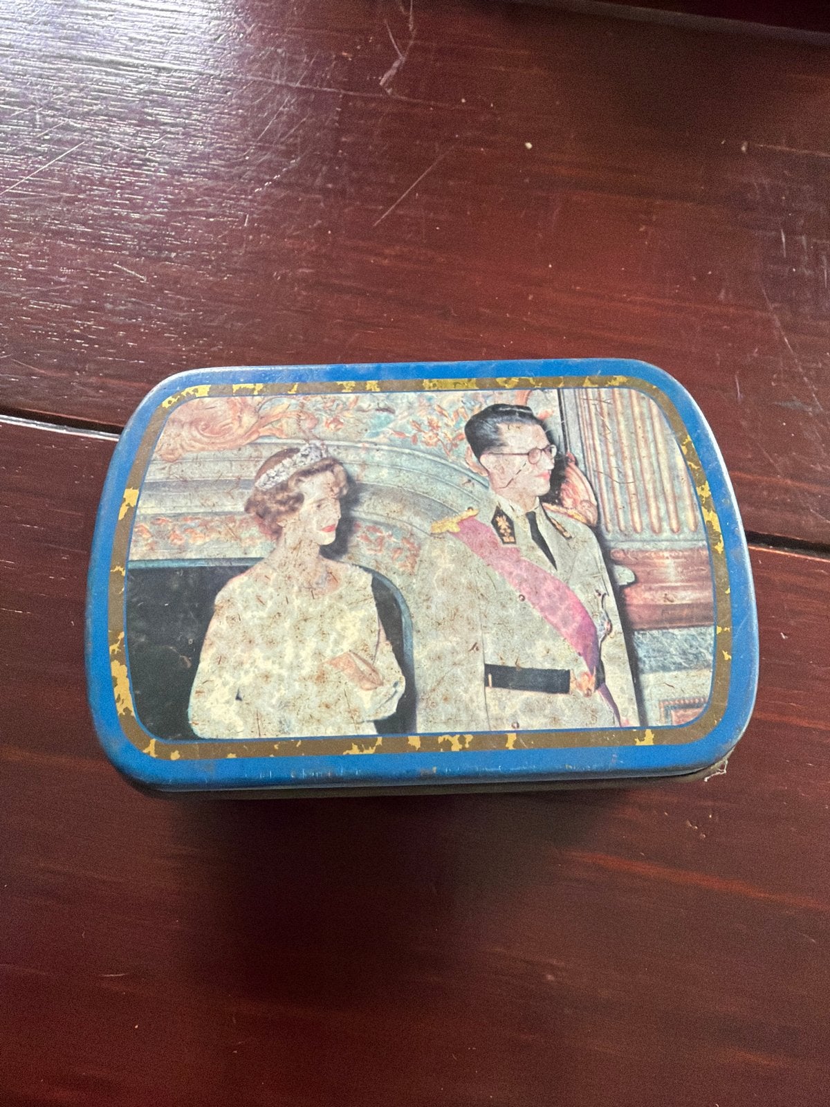 Vintage Rizla sigarettenpapier blikje met koninklijk paar, Verzamelen, Ophalen of Verzenden, Gebruikt, Overige, Overige merken