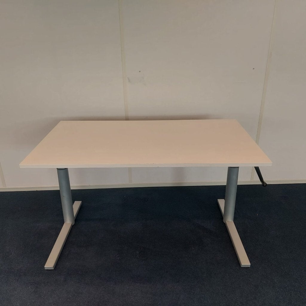 Gispen TM bureau met slinger en kabelgoot 140x80 cm, 88st