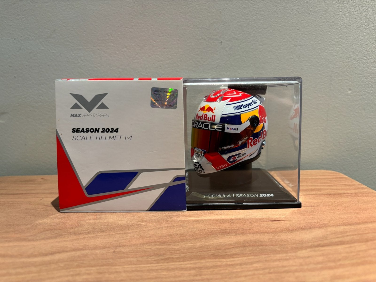 Max verstappen helm 1:4 seizoen 2024, Verzamelen, Automerken, Motoren en Formule 1, Ophalen of Verzenden, Zo goed als nieuw, Formule 1