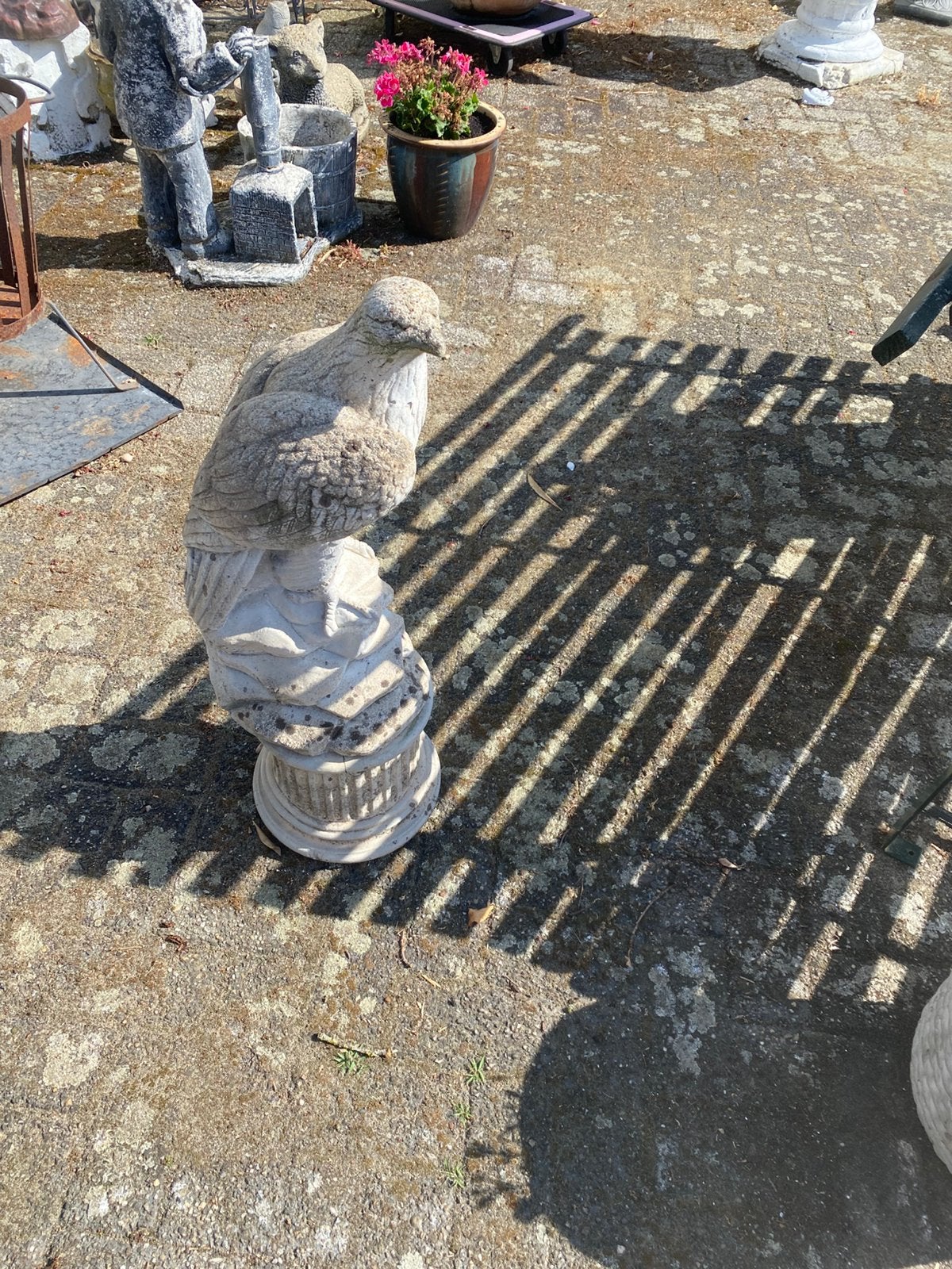 Prachtige betonnen roofvogel, Ophalen, Zo goed als nieuw
