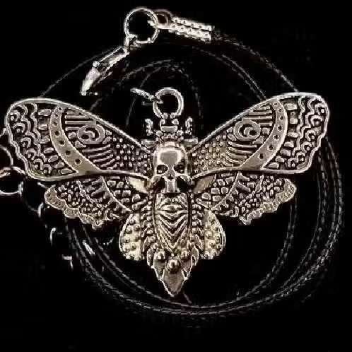Gothic Doodshoofd Vlinder met koordketting, Ophalen of Verzenden, Nieuw, Zilver, Overige materialen