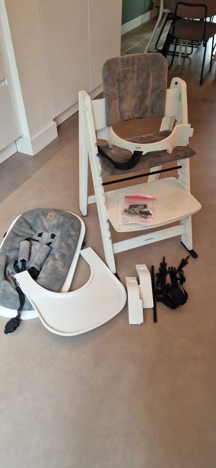 Kidsmill Up! Kinderstoel incl. Babyset + Newbornset, Ophalen, Gebruikt, Meegroeistoel