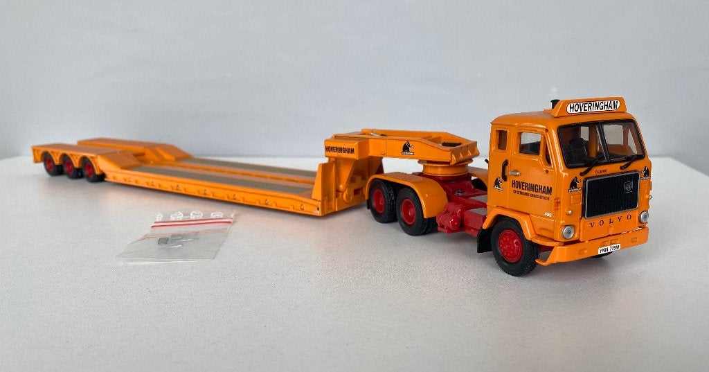 Corgi - Volvo F 88 & 3 Axle Low Loader Hoveringham, Ophalen of Verzenden, Zo goed als nieuw, Bus of Vrachtwagen, Corgi