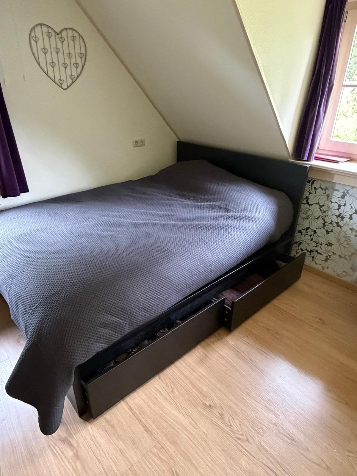Bed IKEA Malm 140x200 met 4 lades, Ophalen, Zwart, Tweepersoons, 140 cm