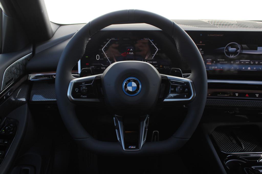 BMW 5 Serie 530e M Sport Automaat / Panoramadak / Trekhaak /, Automaat, 1998 cc, Achterwielaandrijving, Zwart