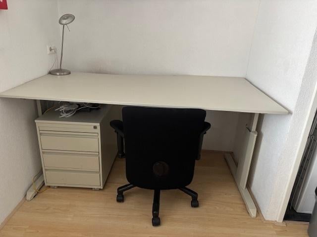 Kantoor Bureau met ladekast en bureaustoel voor €50 euro!!, Huis en Inrichting, Bureaus, Gebruikt, Overige merken, Beige, Kunststof