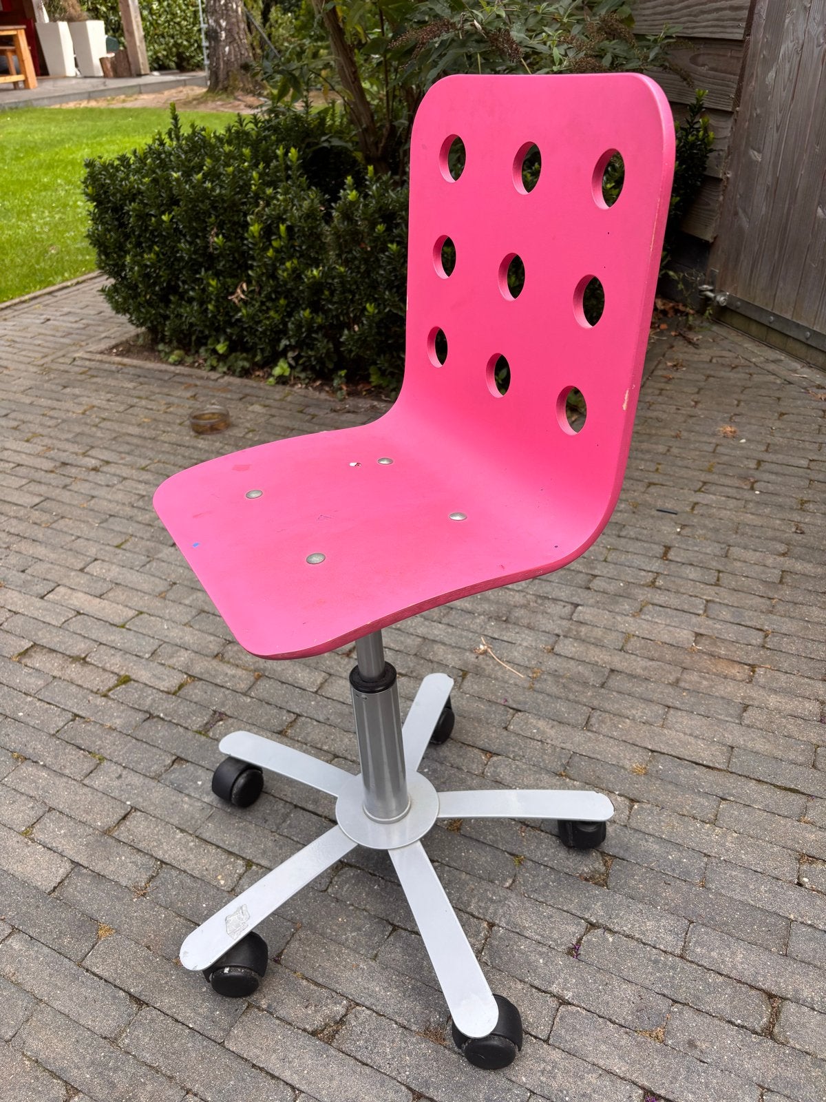Foto 3 van IKEA bureaustoel voor meiden - Gratis af te halen