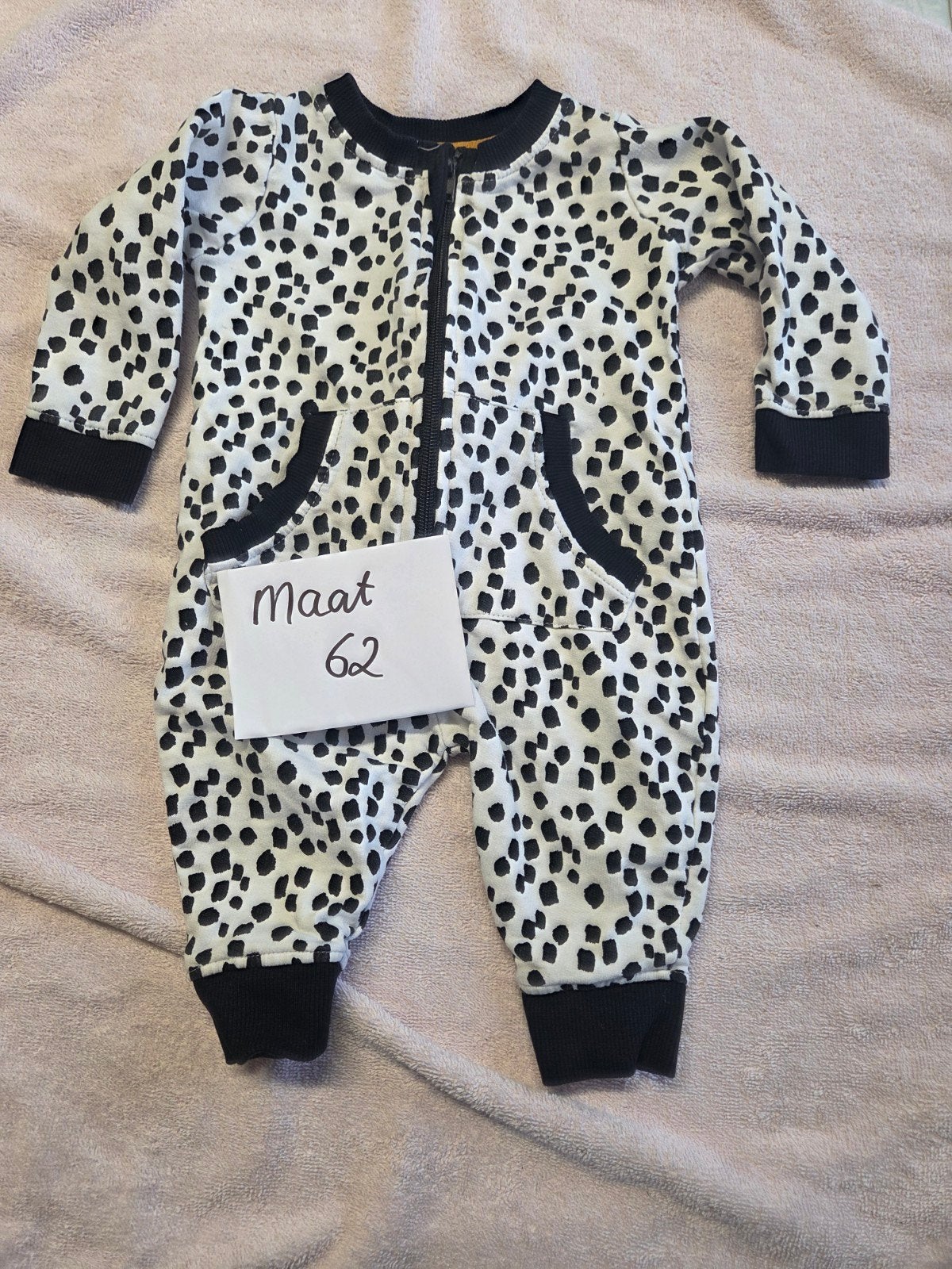 Baby pakje met dalmatiër print - Maat 62, Gebruikt, Jongetje of Meisje, Ophalen of Verzenden, Pakje