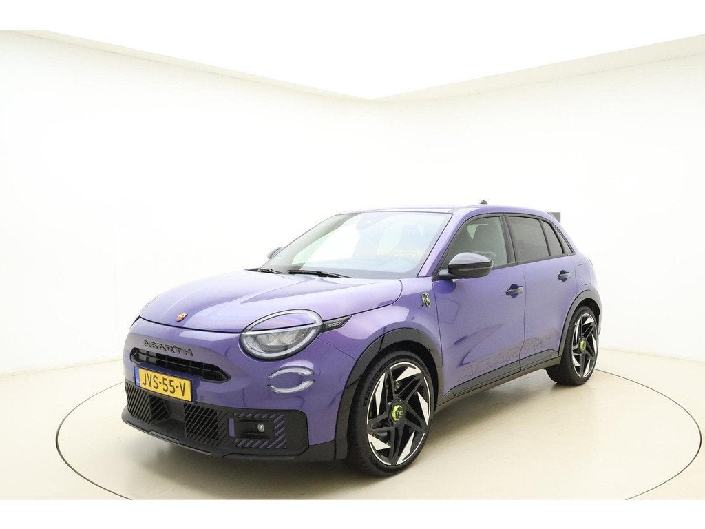 Abarth 600e Abarth Scorpionissima 54 kWh | €12.000,- demo, Auto's, Abarth, Automaat, SUV of Terreinwagen, Automatische klimaatregeling