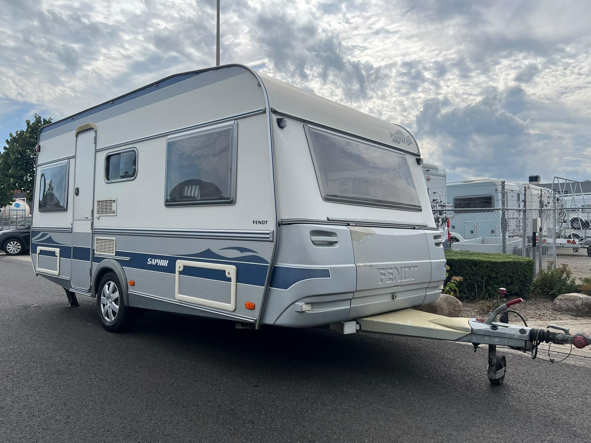 Fendt Saphir 470 | Fietsenrek | Rondzit | Vast bed | Voorten, Vast bed, Rondzit, Fietsenrek, Bedrijf