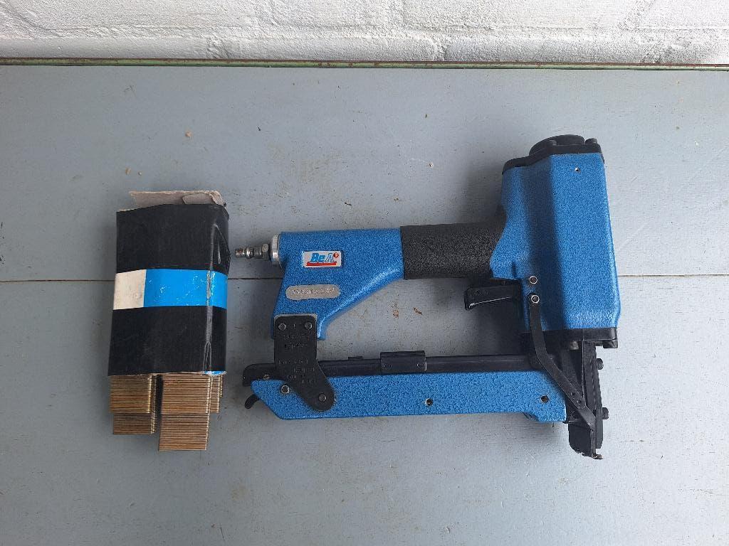 BeA 90/38 pneumatische tacker, Doe-het-zelf en Verbouw, Ophalen of Verzenden, Zo goed als nieuw