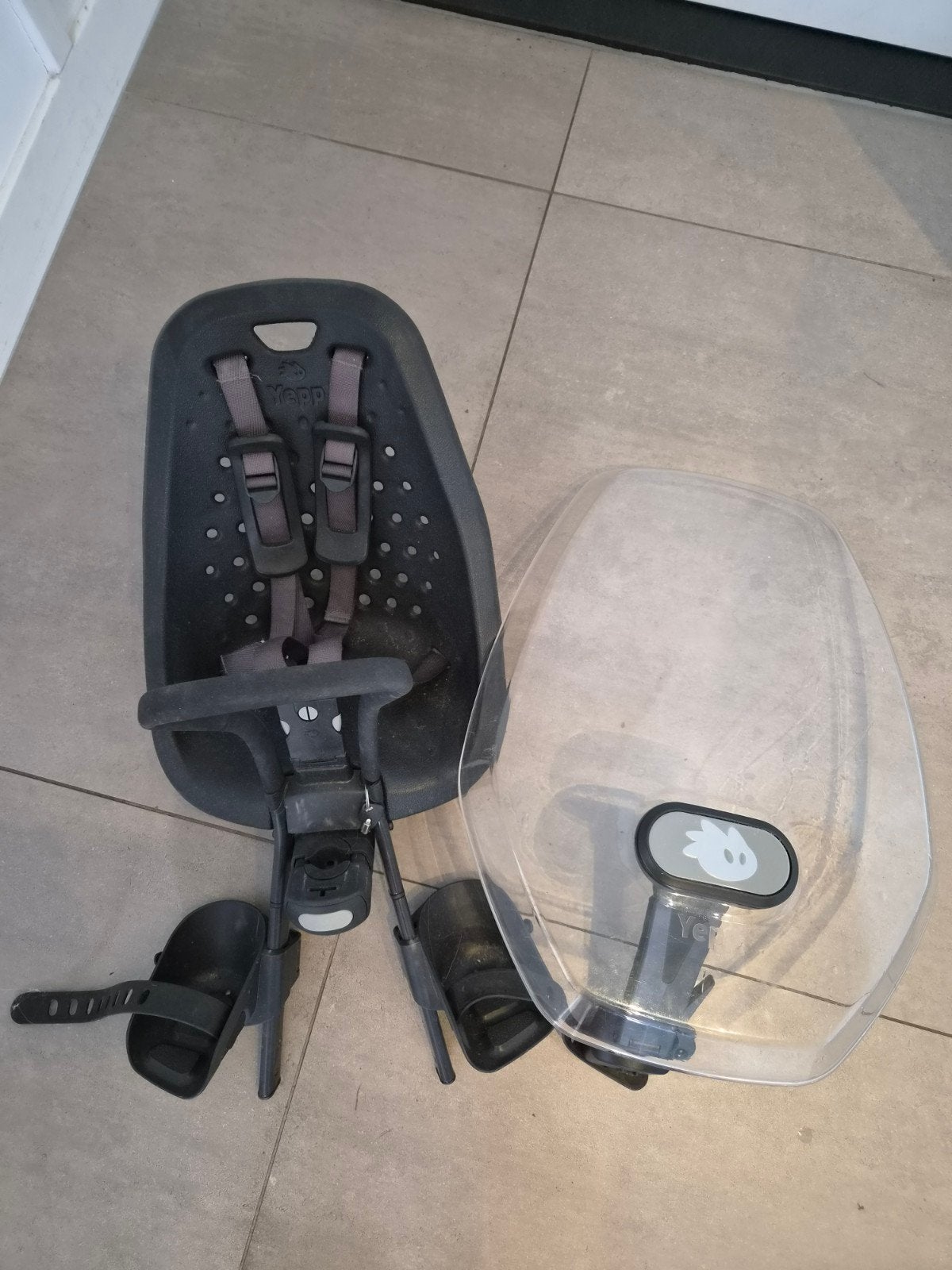 Yepp Mini fietsstoeltje met windscherm, Fietsen en Brommers, Fietsaccessoires | Fietsstoeltjes, Ophalen, Yepp, Voorzitje, 0 t/m 13 kg