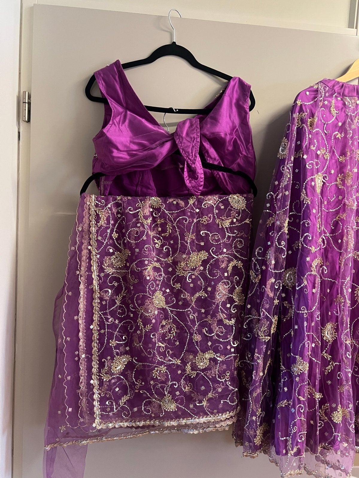 Indiase Kleding Paars met Gouden Bewerking (S/M), Ophalen of Verzenden, Zo goed als nieuw, Maat 38/40 (M), Paars