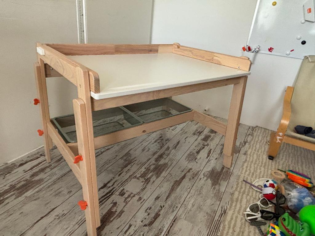 Kinderbureau met kinderbank IKEA FLISAT, Kinderen en Baby's, Kinderkamer | Tafels en Stoelen, Ophalen, Zo goed als nieuw, Tafel(s) en Stoel(en)