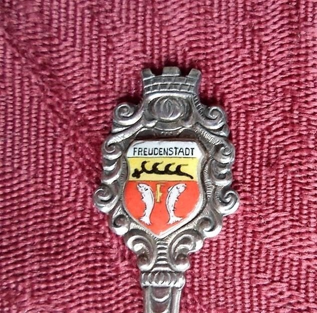 Lepeltje Wapen van Freudenstadt. Schildje is van porselein, Verzilverd, Ophalen of Verzenden, Zo goed als nieuw, Metaal