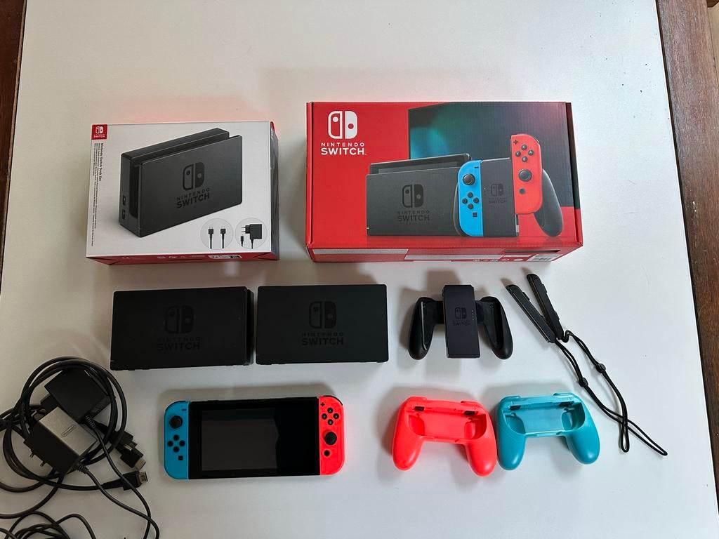 Nintendo Switch V1 met extra dock en SD kaart, Gebruikt, Met 2 controllers, Ophalen of Verzenden, Switch Original