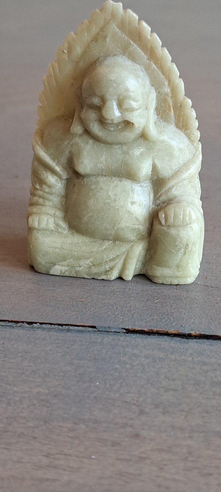 Kleine lachende Boeddha van  speksteen, Ophalen of Verzenden, Gebruikt, Steen/keramiek, Beige