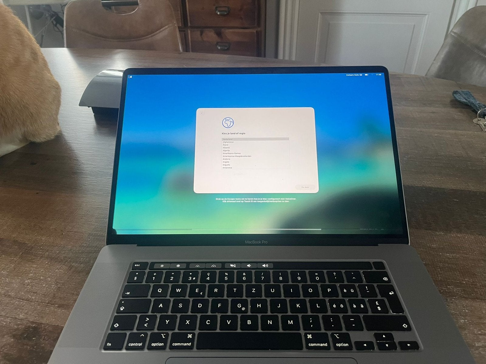 Macbook Pro 16' i9 2.4Ghz met schade beeldscherm, Computers en Software, Apple Macbooks, 1 TB of meer, Gebruikt, 2 tot 3 Ghz, 16 inch