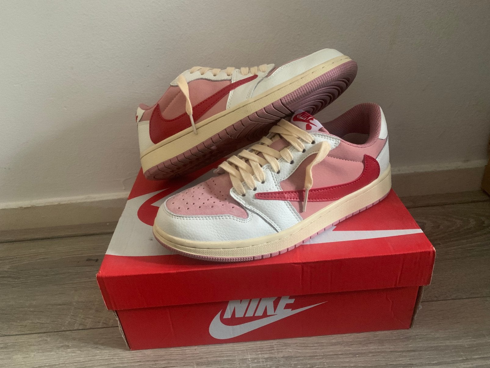 Travis scott, Ophalen of Verzenden, Zo goed als nieuw, Sneakers of Gympen