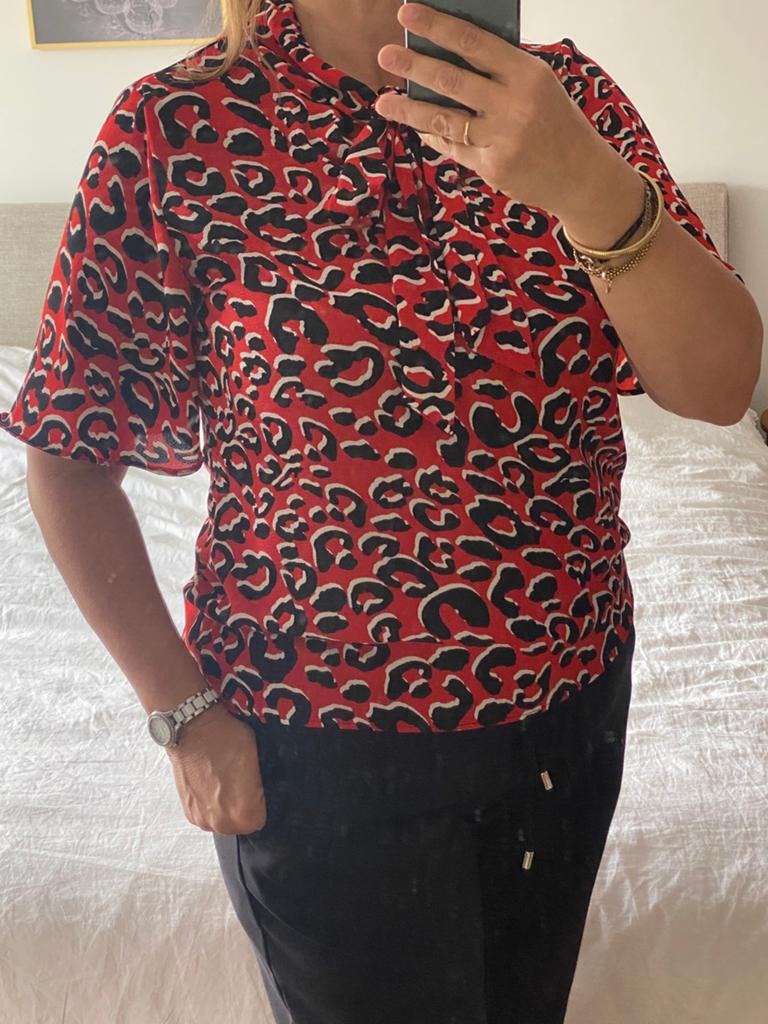 Blouse panterprint rood, Kleding | Dames, Ophalen of Verzenden, Zo goed als nieuw, Maat 42/44 (L), Rood