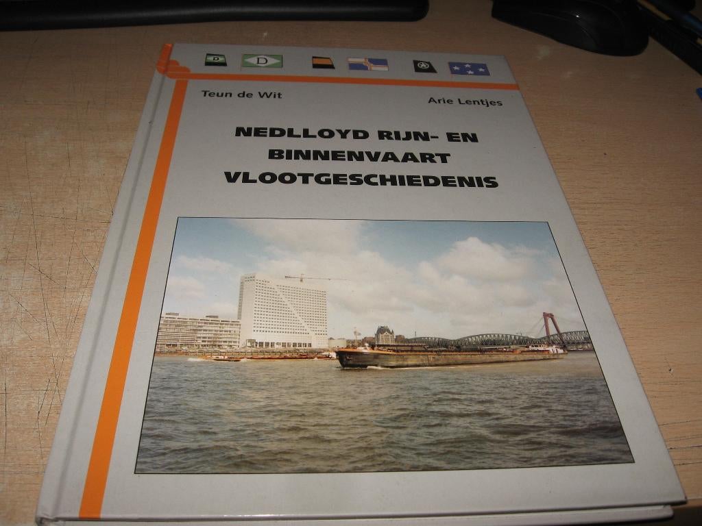 Nedlloyd Rijn en binnenvaart vlootgeschiedenis, Verzamelen, Ophalen of Verzenden, Zo goed als nieuw, Boek of Tijdschrift
