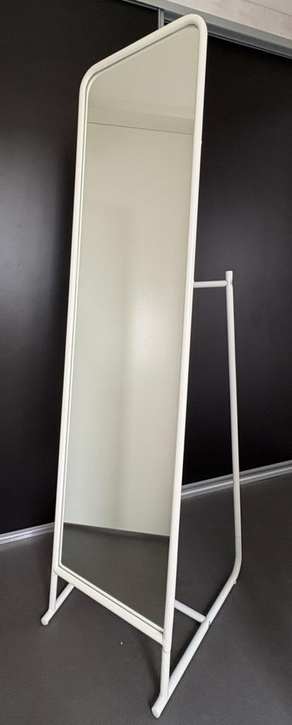 Ikea ‘Knapper’ staande spiegel, Ophalen, Minder dan 50 cm, Zo goed als nieuw, 150 tot 200 cm