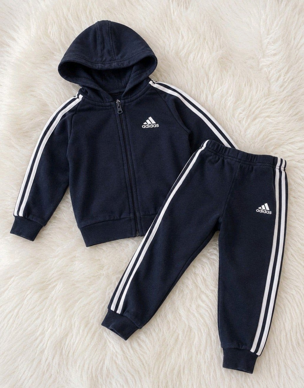 Zwarte Adidas trainingspak, maat 104., Verzenden, Adidas, Jongen of Meisje, Setje