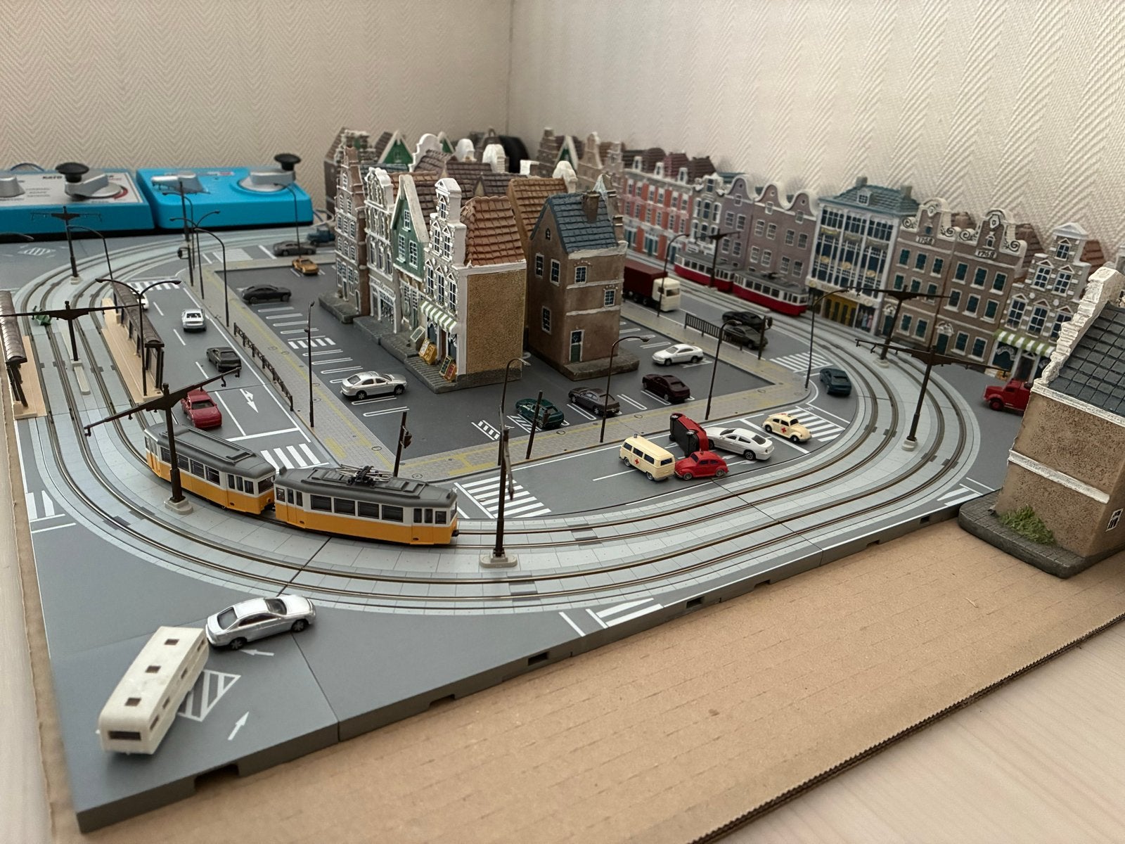 Kato Trambaan met twee trams en gedetailleerde aankleding, Gelijkstroom, Ophalen, Overige merken, Gebruikt