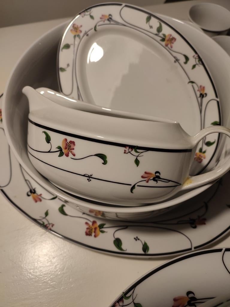 Servies 6 personen porselein met bloemmotief, Ophalen, Zo goed als nieuw, Porselein, Overige stijlen