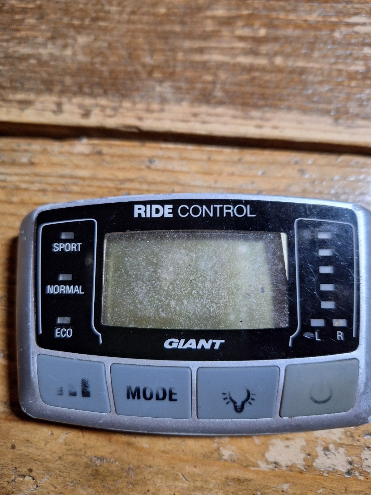 gezocht : ride control giant 26v, Ophalen of Verzenden
