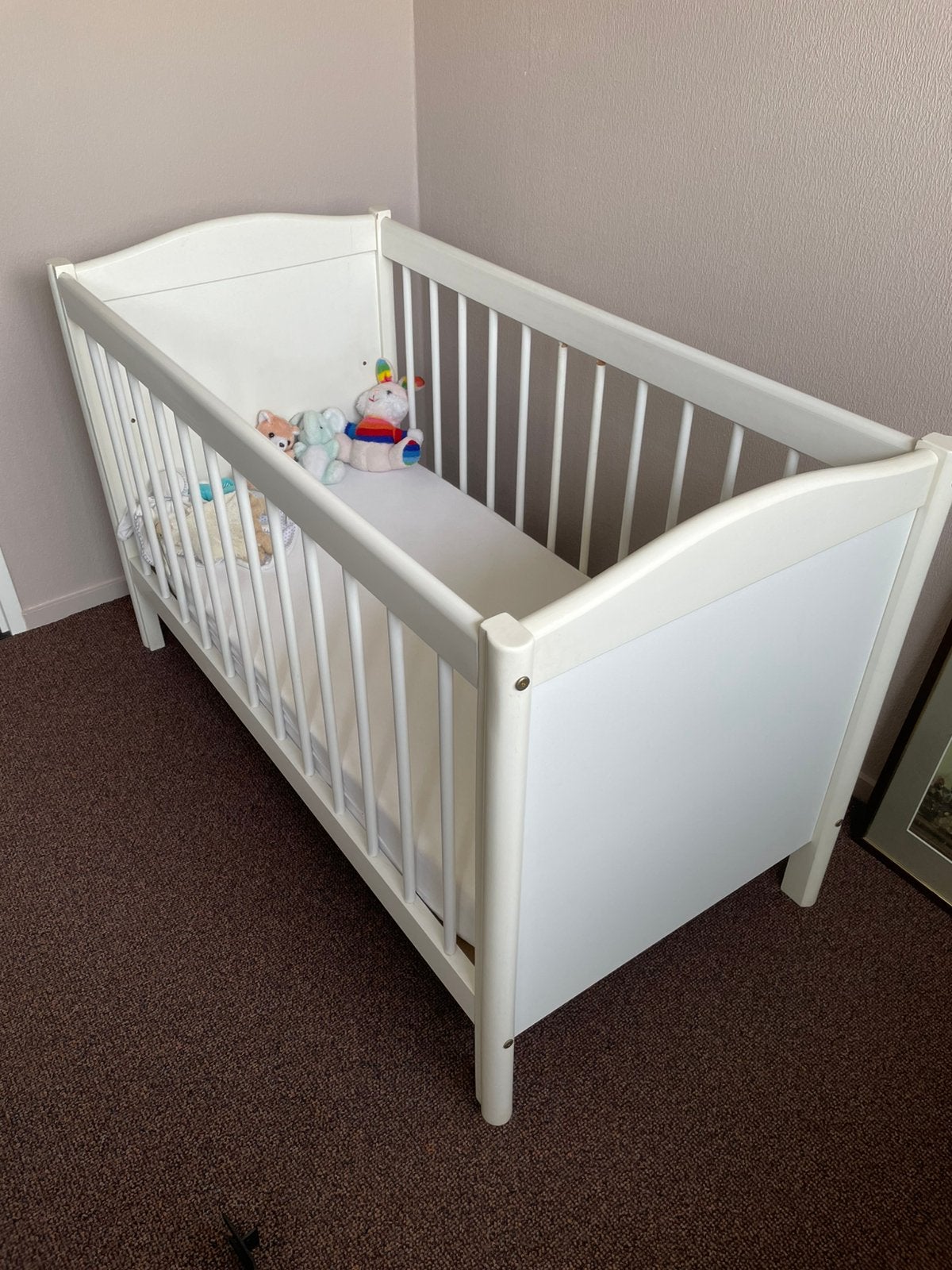 Kinderbedje met matras en commode, Kinderen en Baby's, Kinderkamer | Complete kinderkamers, Ophalen, Gebruikt, Jongetje of Meisje
