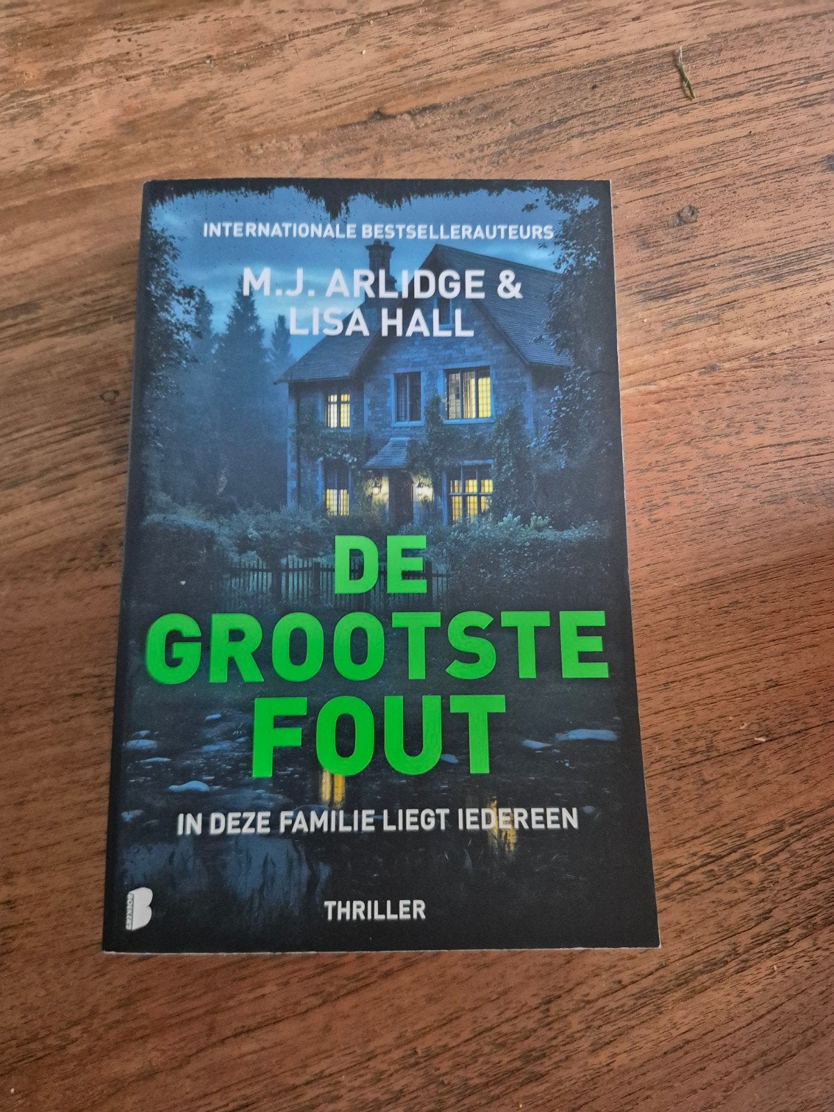M.J. Arlidge - De grootste fout, Boeken, Ophalen, Zo goed als nieuw, M.J. Arlidge; Lisa Hall